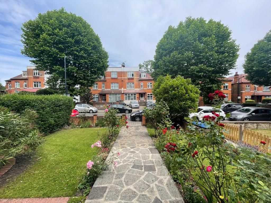 Cozy 3 Bedroom Holiday Home! Londen Buitenkant foto