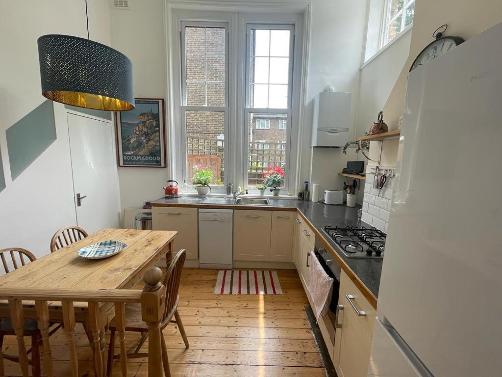 Cozy 3 Bedroom Holiday Home! Londen Buitenkant foto