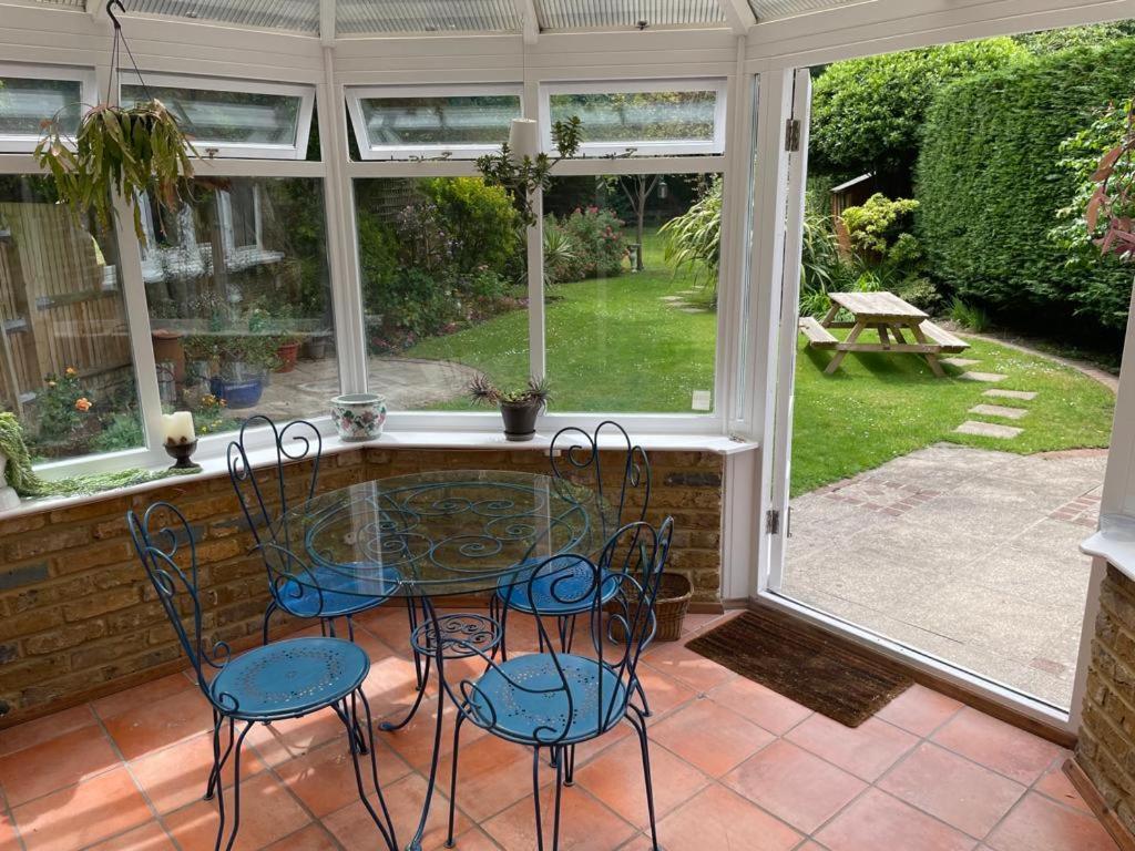 Cozy 3 Bedroom Holiday Home! Londen Buitenkant foto