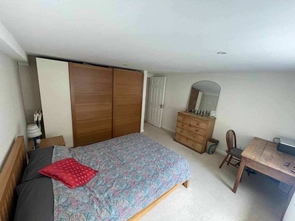 Cozy 3 Bedroom Holiday Home! Londen Buitenkant foto
