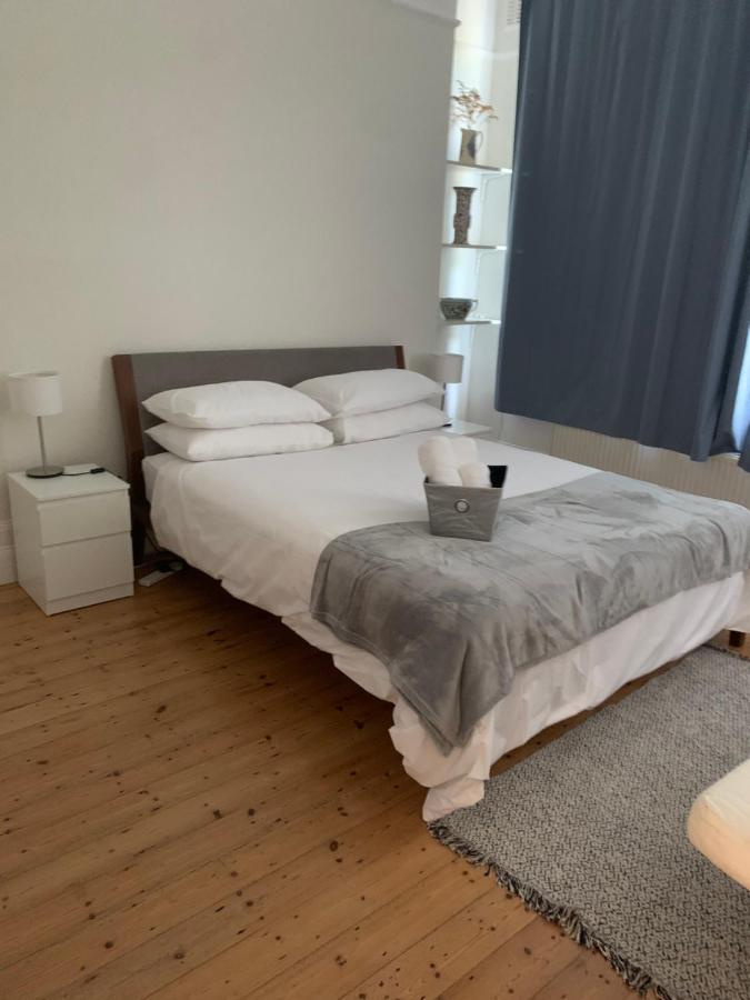 Cozy 3 Bedroom Holiday Home! Londen Buitenkant foto